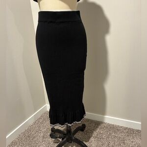 Marc by Marc Jacobs lightweight sweater pencil skirt with ruffle detail.
